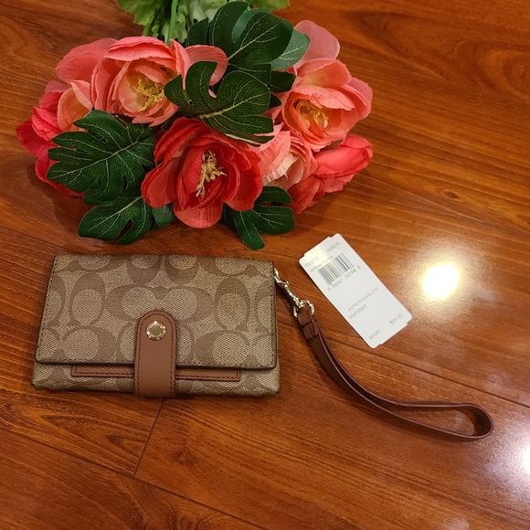 Coach Brown Signature PVC phone Clutch - Picture 2 of 5
